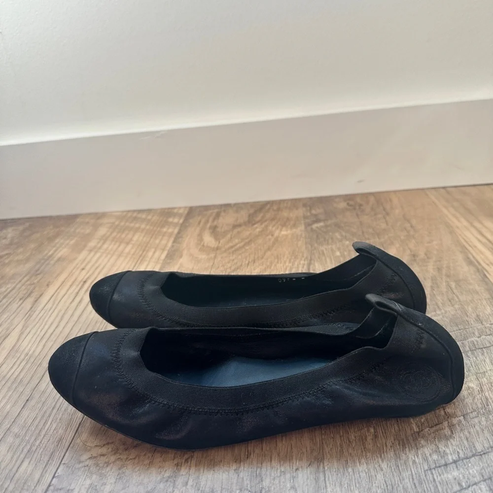Authentic CHANEL Black Ballet Flats - size 38/7.5